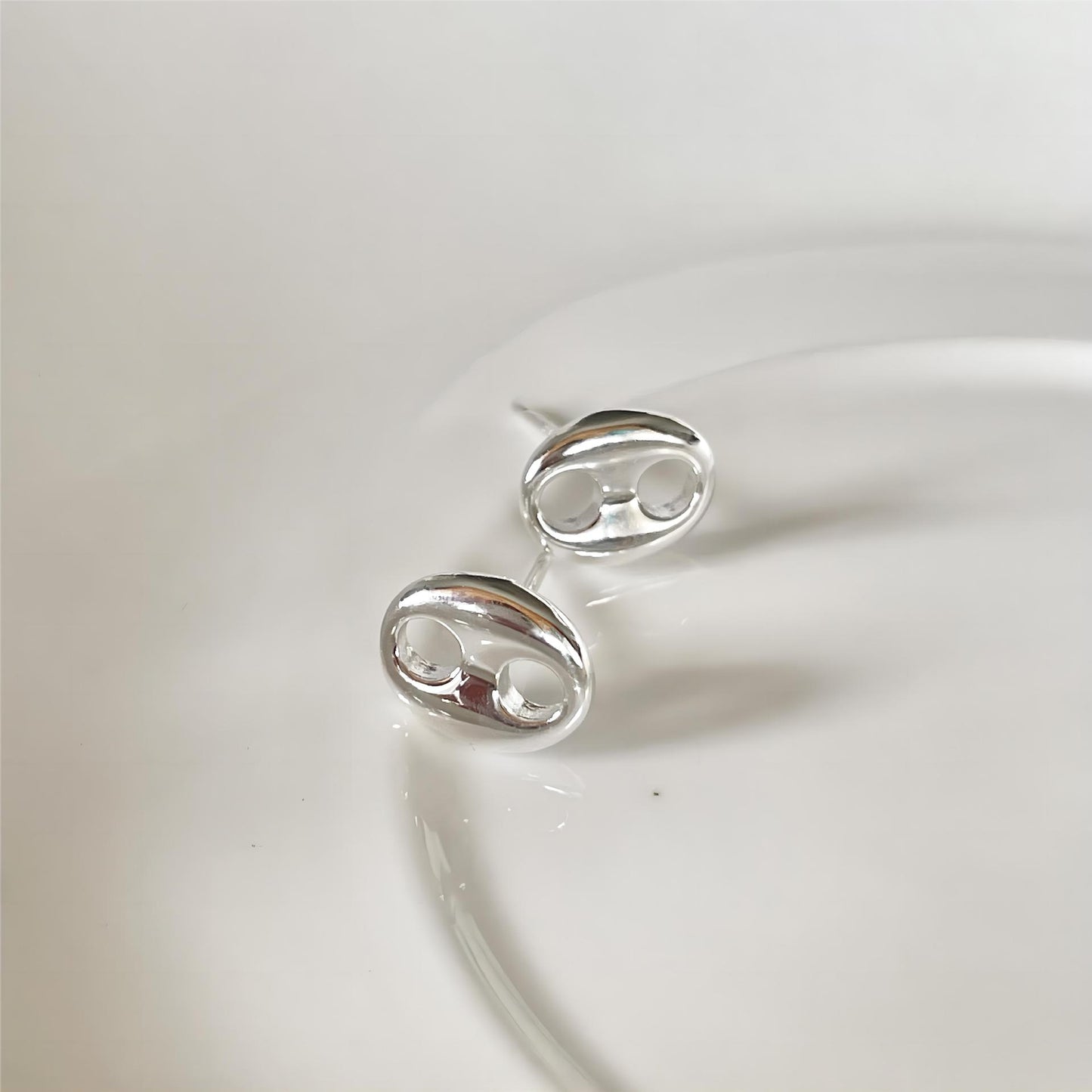 Pendientes de botón minimalistas de plata de ley 925 con baño de oro, estilo coreano, en forma de letra