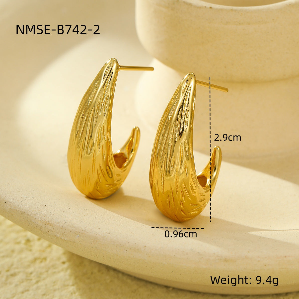 Pendientes de tachuela con textura en forma de C de acero inoxidable vintage con acabado chapado para mujer