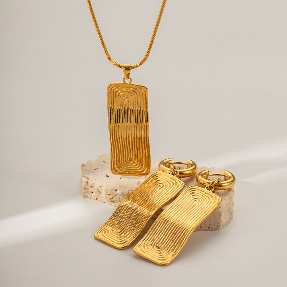 Minimalist Geometric Rectangle Pendant Necklace for Women in Titanium Steel with 18K Gold Plating on Stainless Steel Chain