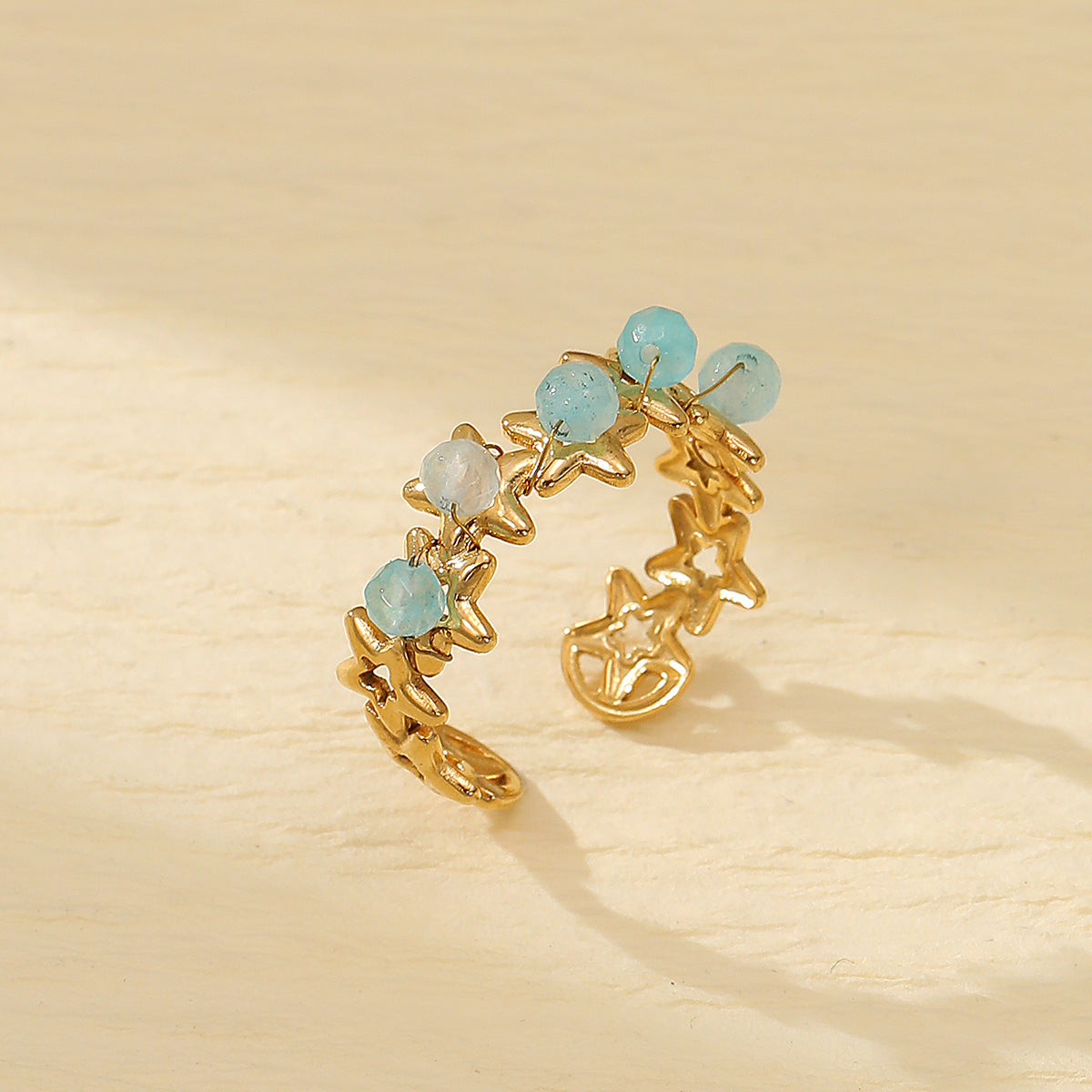 Anello in acciaio al titanio a forma di cuore con finitura galvanizzata e pietra naturale, stile lusso leggero, da donna
