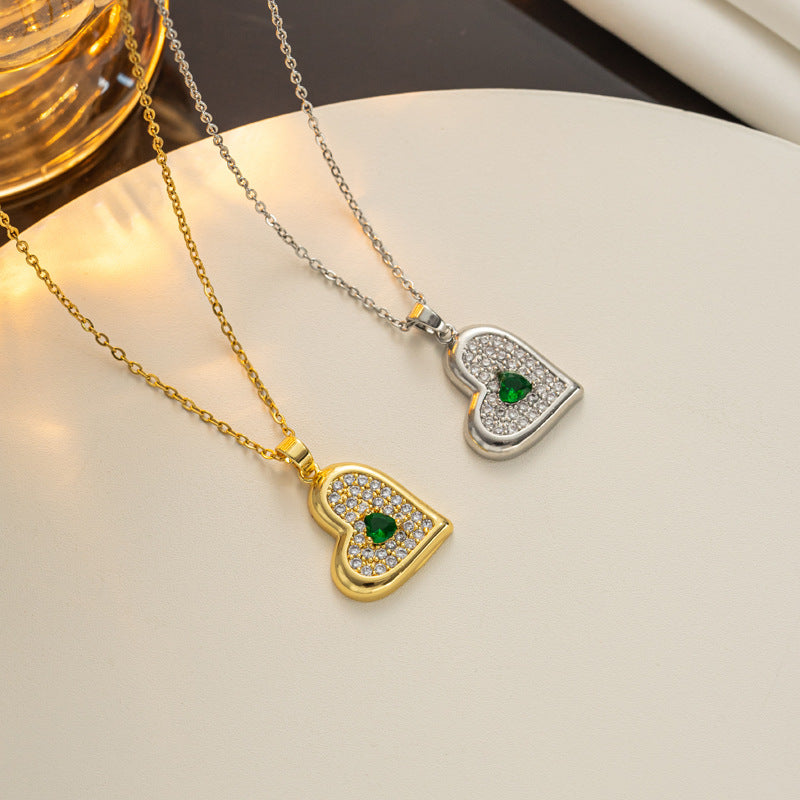 Collana girocollo minimalista placcata in acciaio al titanio a forma di cuore con zircone verde