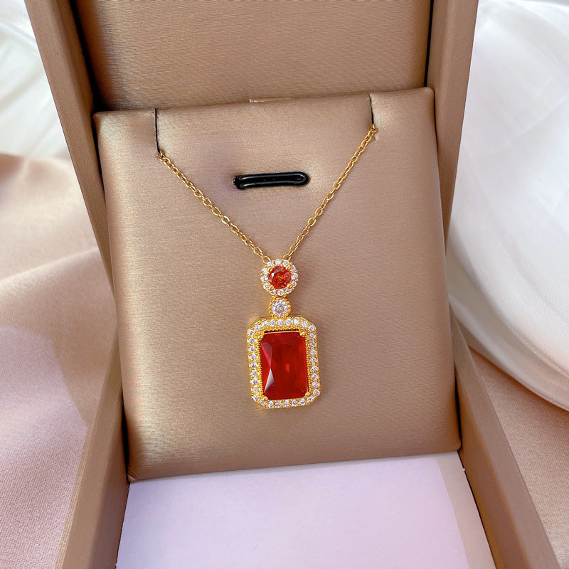 Collar geométrico minimalista de acero de titanio dulce con colgante incrustado de diamantes de imitación para mujer