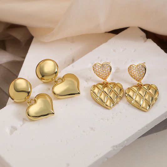 Aretes Minimalistas de Cobre con Forma de Corazón y Baño de Oro de 18K para Mujer — Joyería de Lujo Ligera para la Oreja