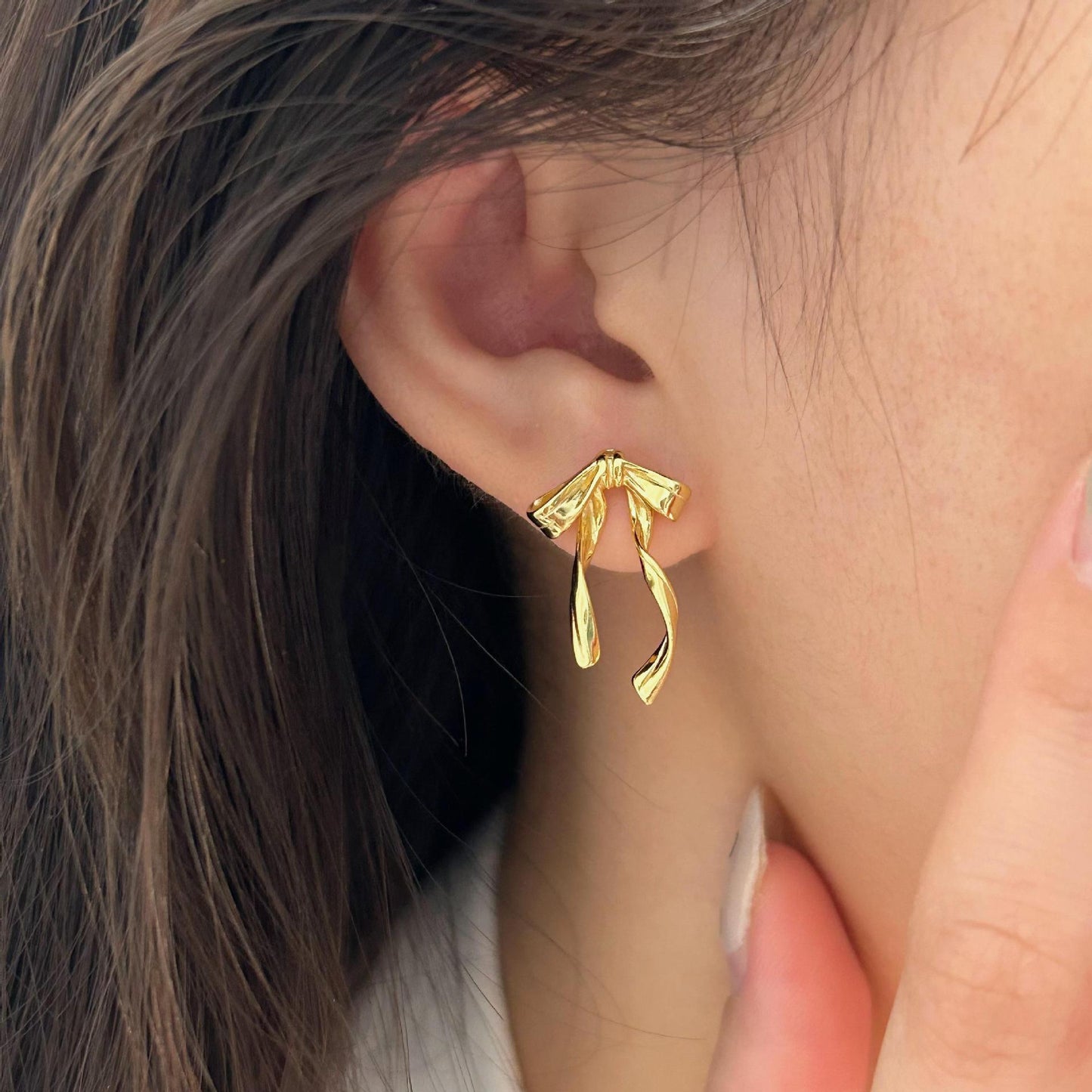 Pendientes Minimalistas con Forma de Lazo de Plata de Ley 925 con Baño de Oro para Mujer
