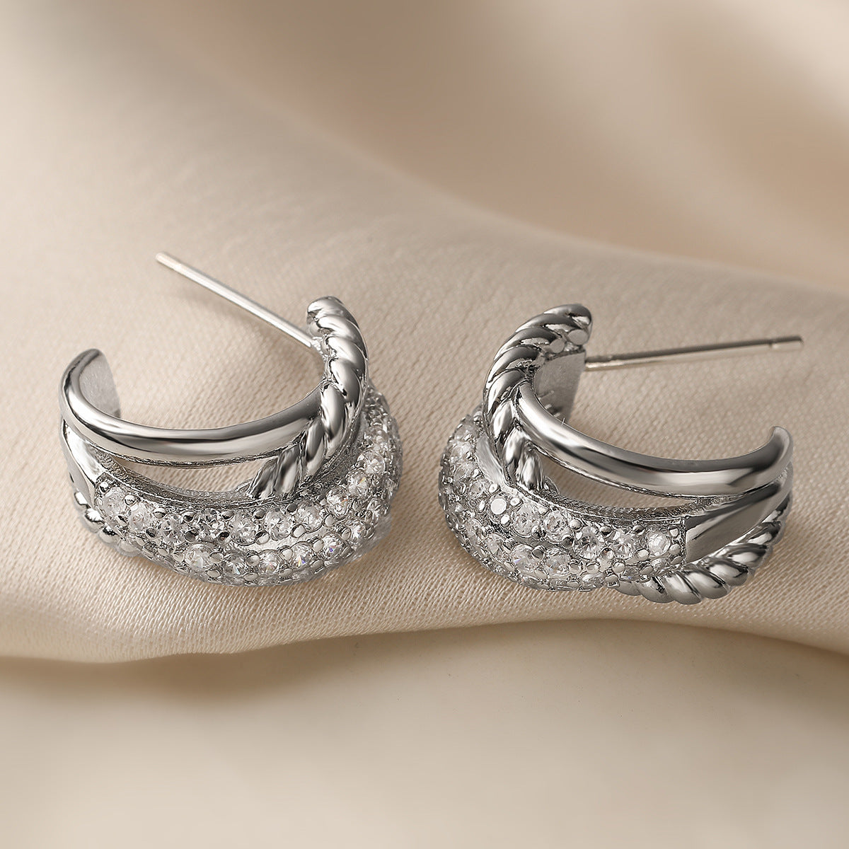 Pendientes de Cobre en Forma de C Geométrica con Chapado en Oro de 18K y Circonitas Microengastadas para Mujer