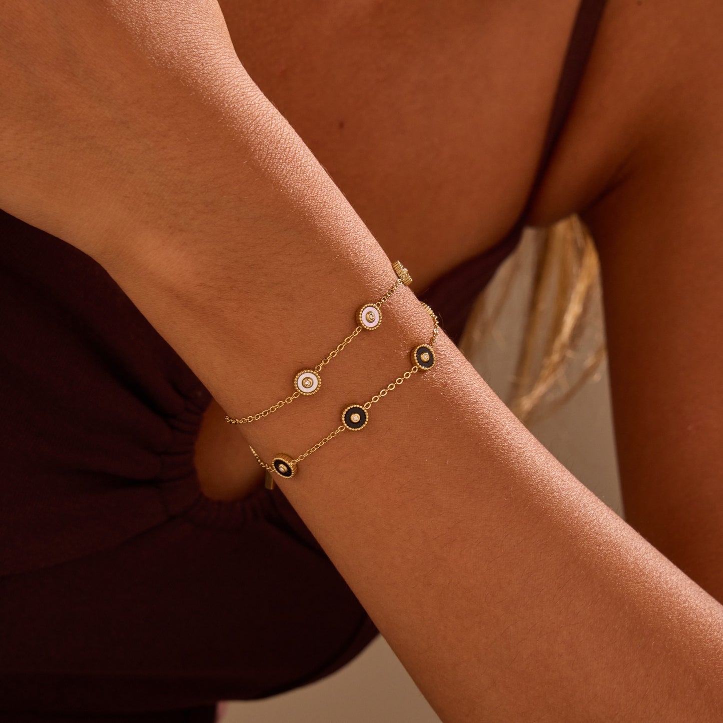 Bracciale elegante geometrico in acciaio inossidabile con madreperla e placcatura in oro 18 carati da donna