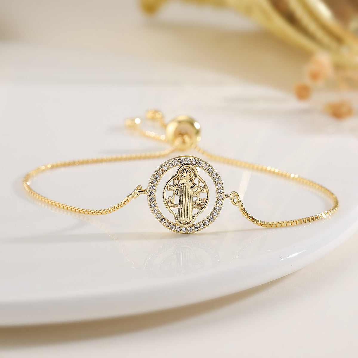 Bracciale Minimalista Geometrico in Rame con Placcatura in Oro 18K e Zirconi Micro-Incastonati da Donna