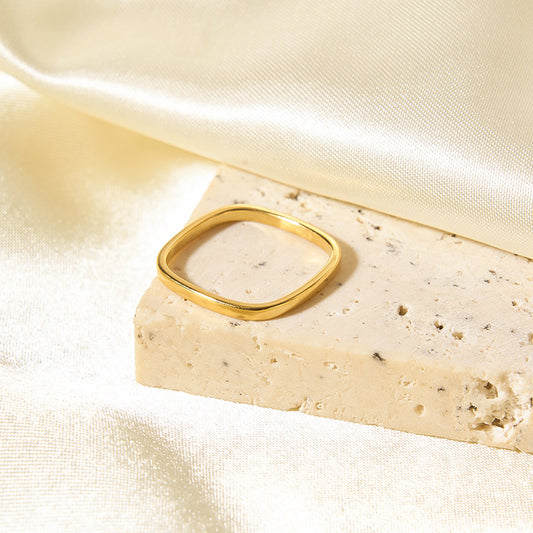 Anillo de acero inoxidable geométrico minimalista con acabado chapado para mujer