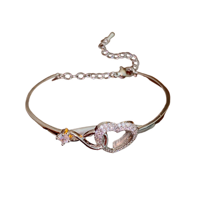 Pulsera minimalista elegante de latón chapado con circonita cúbica y corazón geométrico para mujer