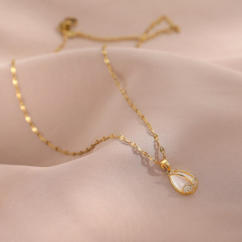 Tulip-Shaped Pendant Necklace for Women in Titanium Steel with Plated Finish, Minimalist Botanical Design, Delicate Clavicle Chain