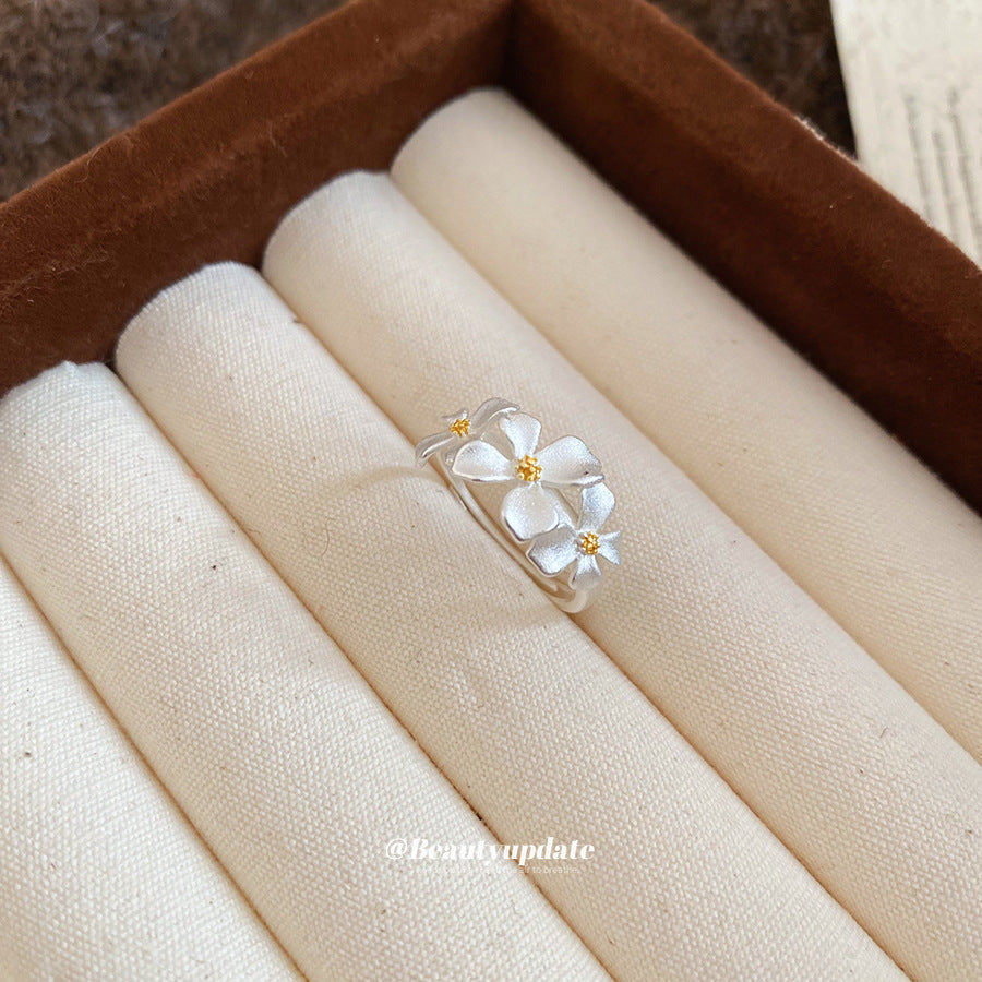 Anello Aperto Floreale Elegante da Donna Realizzato in Rame con Finitura Placcata, Ideale per l'Uso Quotidiano e per Essere Indossato Insieme ad Altri Anelli