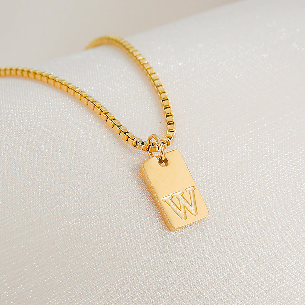 Collar con colgante de letra geométrica minimalista de acero inoxidable con baño de oro de 18 quilates para mujer