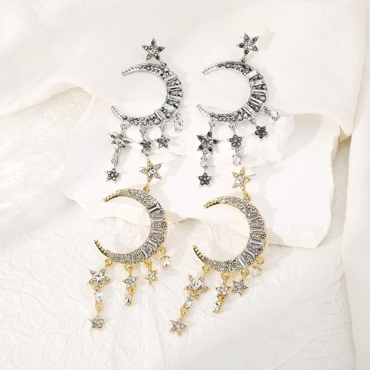Pendientes de mujer con colgante geométrico de luna y estrella, dulces y atrevidos, con base de aleación e incrustaciones de diamantes de imitación, acabado chapado y diseño de borla larga