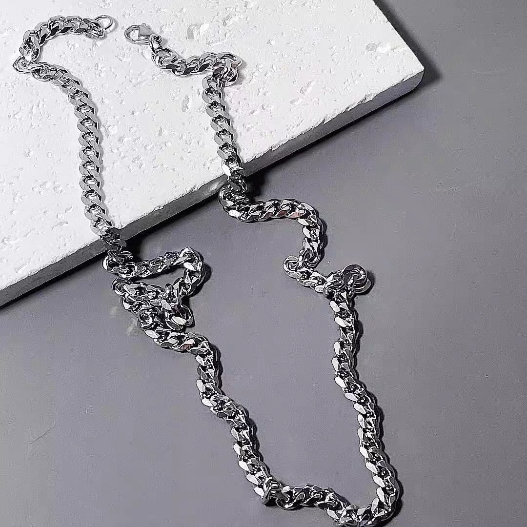 Minimalist Geometric Cuban Chain Necklace for Men and Women Titanium Steel Vacuum Plated Hypoallergenic Fashion Accessory