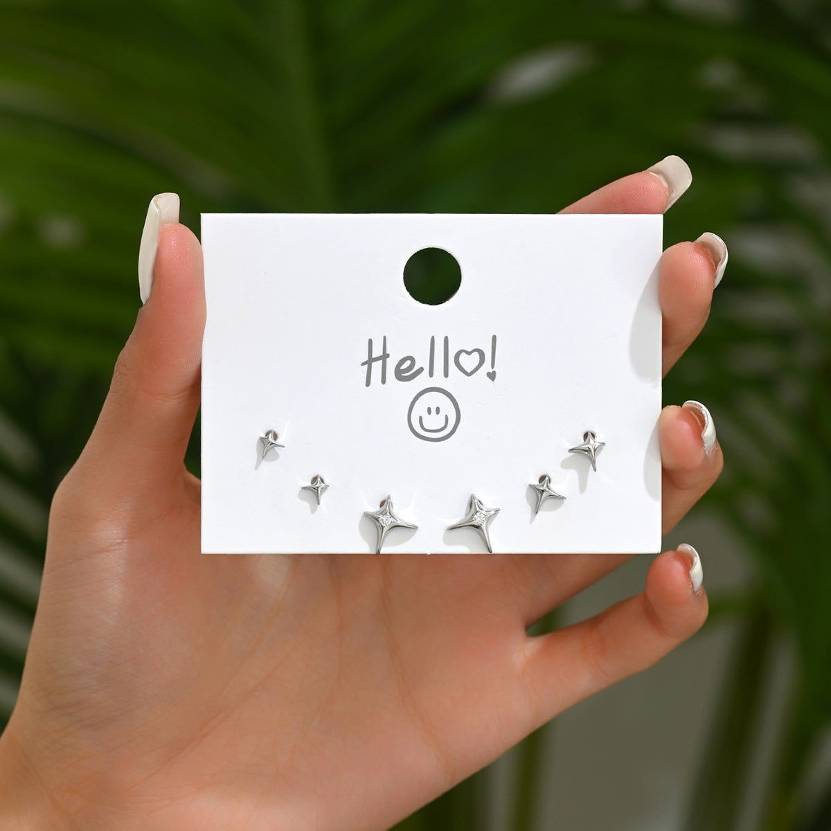 Dulces pendientes minimalistas de cobre en forma de estrella con incrustaciones de circonitas para mujer