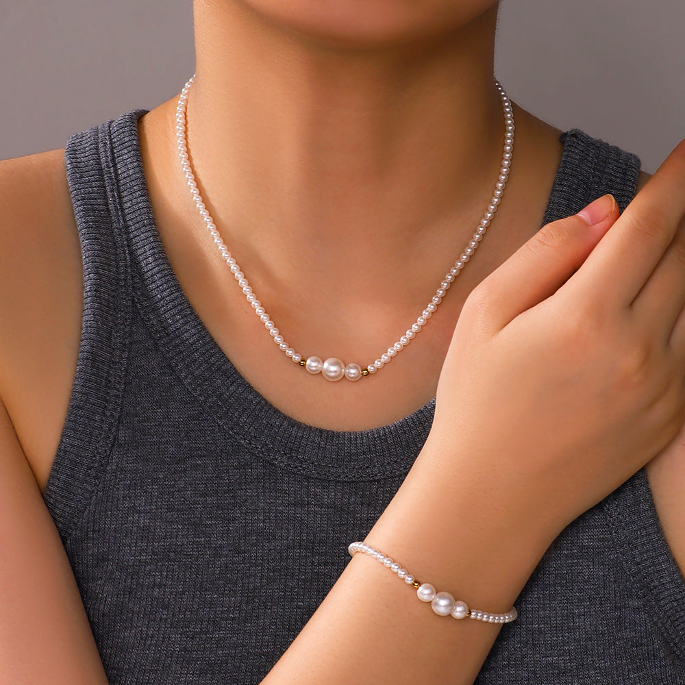 Collana da donna minimalista in acciaio inossidabile con perle, ciondolo geometrico e finitura placcata sottovuoto in oro 18K