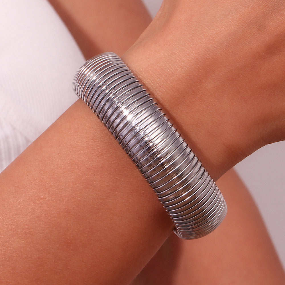 Bracciale Minimalista Geometrico in Acciaio Titanio Placcato Oro 18K con Catena Serpente Elastica da Donna