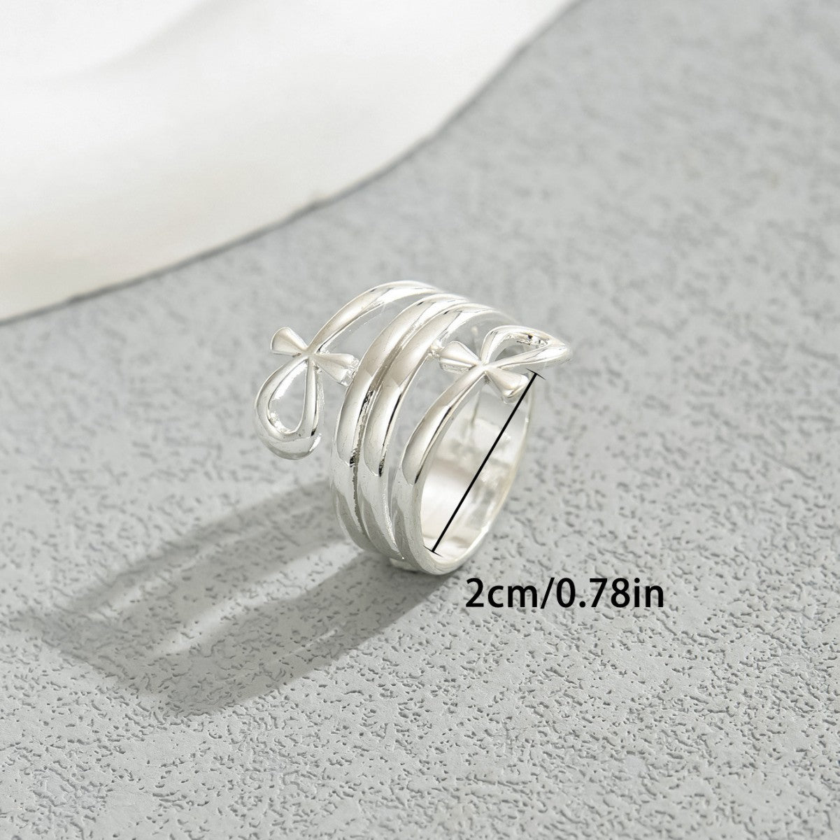 Anillo Minimalista con Nudo Geométrico en Aleación de Zinc con Acabado Chapado para Mujer