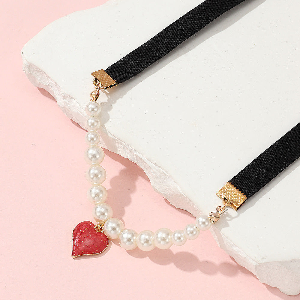 Collana di perle a forma di cuore minimalista per bambine con cordino nero in stile girocollo