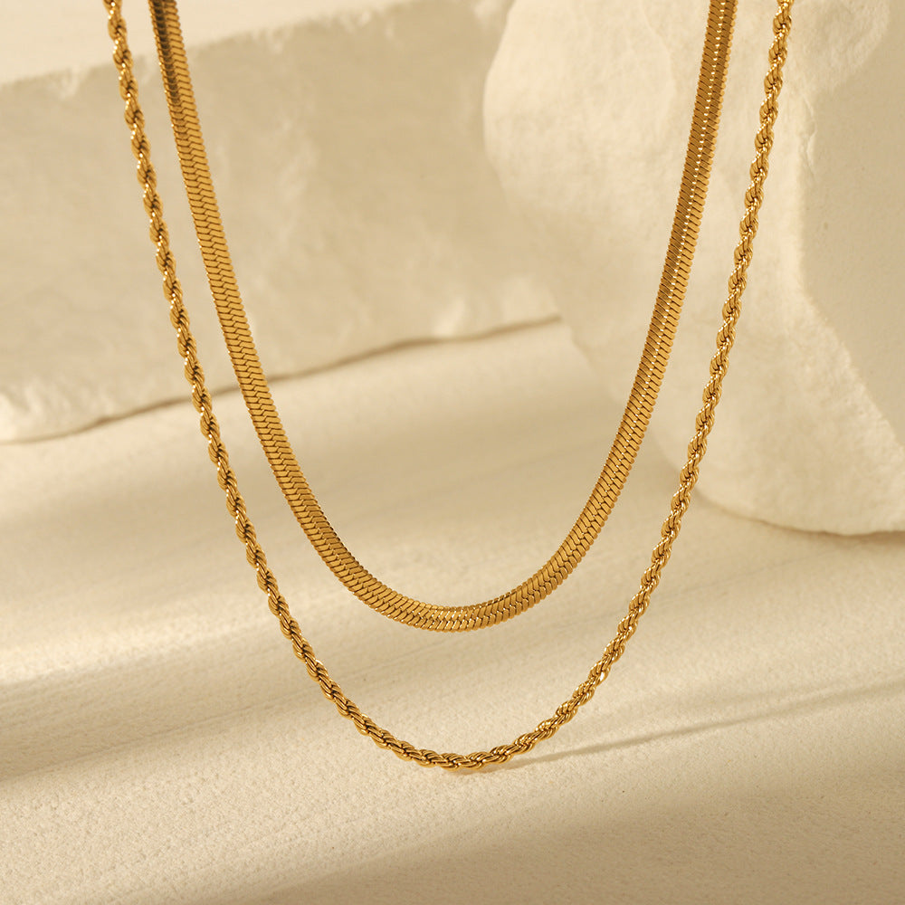 Collana a catena attorcigliata minimalista geometrica in acciaio inossidabile con placcatura sottovuoto da donna