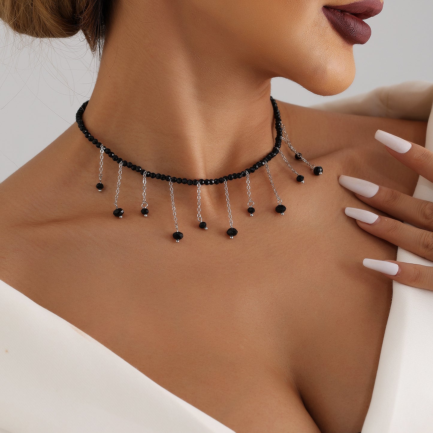 Vintage Black Beaded Tassel Crystal Pendant Choker Necklace for Women with Geometric Design and Electroplated Alloy Accents