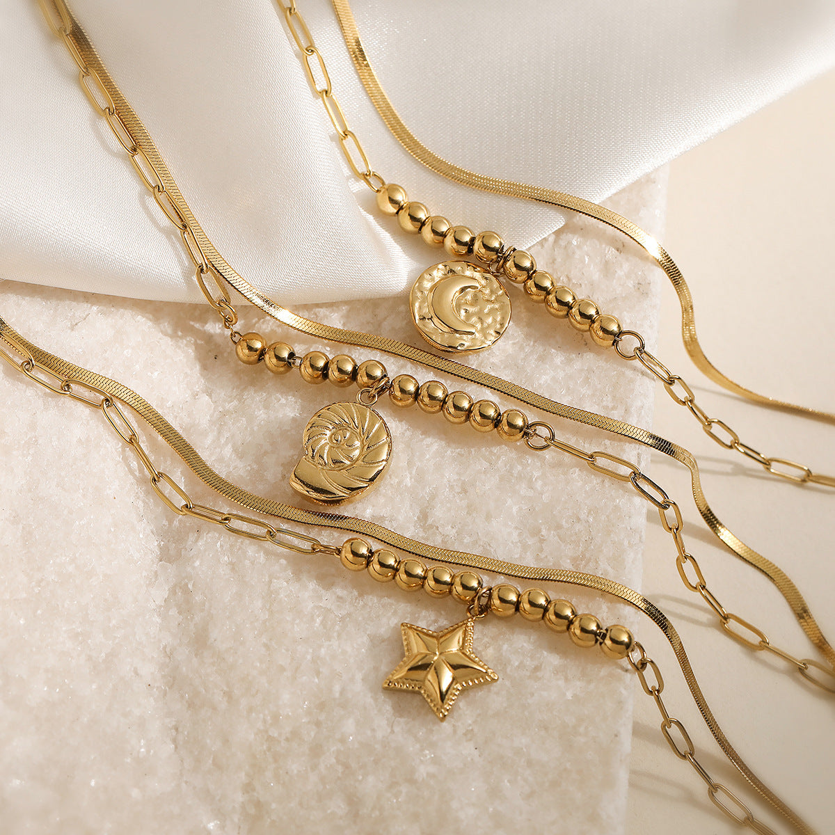 Braccialetto geometrico minimalista in acciaio inossidabile da donna con placcatura in oro 18 carati, design a doppio strato impilabile