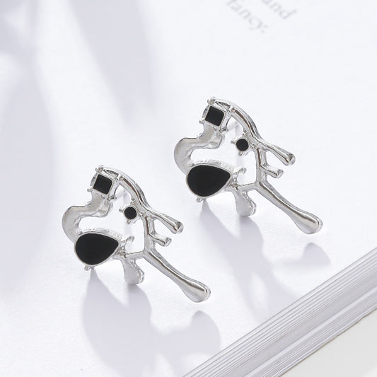 Aretes de aleación esmaltados con forma de corazón minimalista y baño de oro para mujer