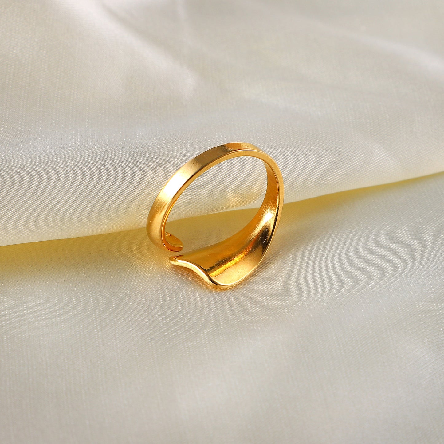 Geometric Irregular Open Ring for Women in Titanium Steel with 18K Gold Plating