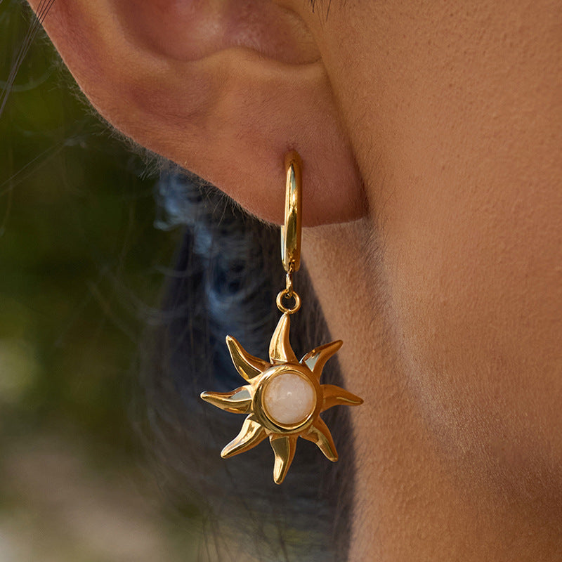 Orecchini a Cerchio Minimalisti Geometrici con Pietra di Luna in Acciaio al Titanio da Donna con Finitura Placcata e Motivo Solare