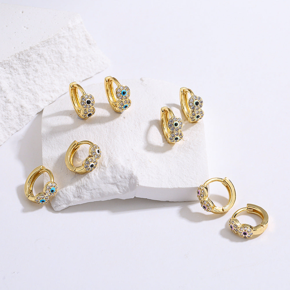 Orecchini Minimalisti Geometrici in Rame con Placcatura in Oro 18K e Dettaglio a Occhio Smaltato con Intarsio di Zirconi