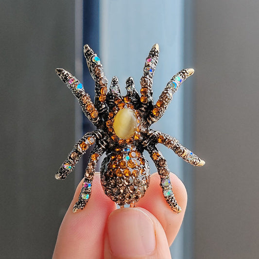 Halloween Spider Brooch in Alloy with Plated Finish for Women and Men, Fashionable Animal-Shaped Costume Accessory