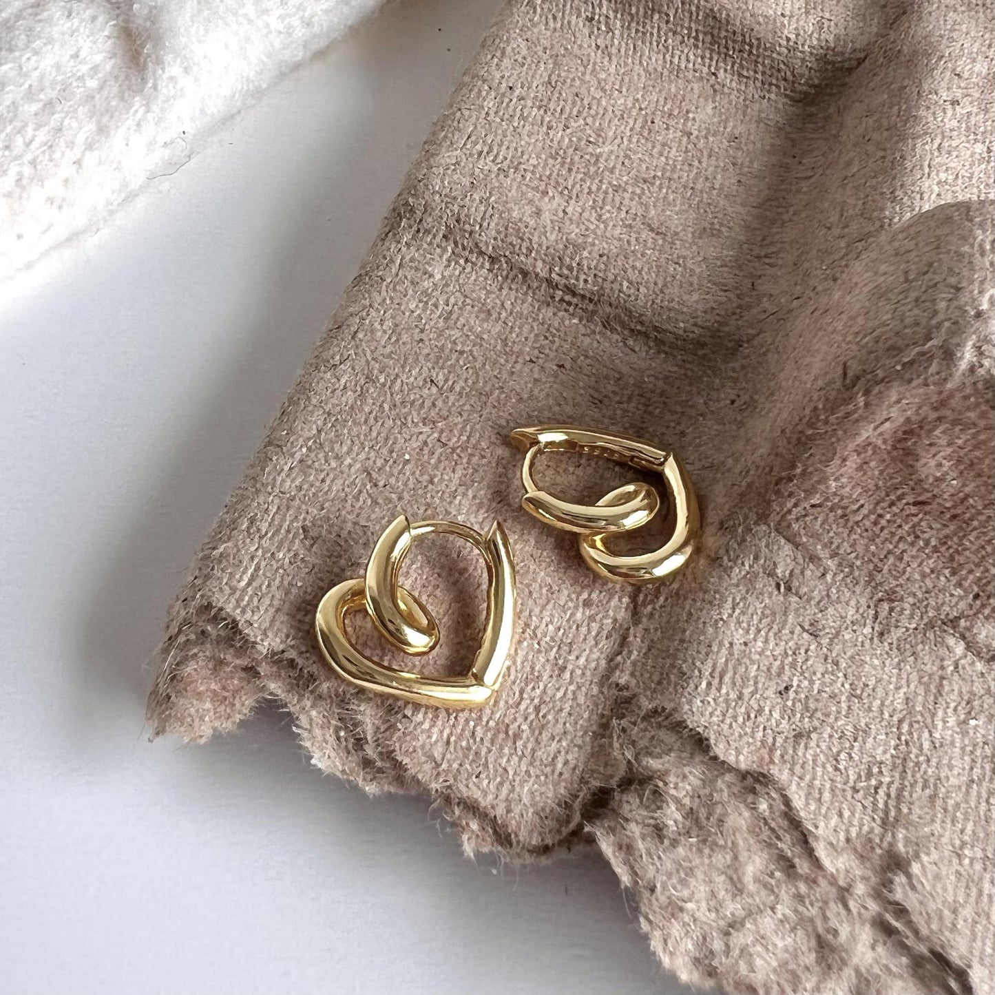 Orecchini a cerchio minimalisti in argento sterling S925 a forma di cuore con finitura artigianale
