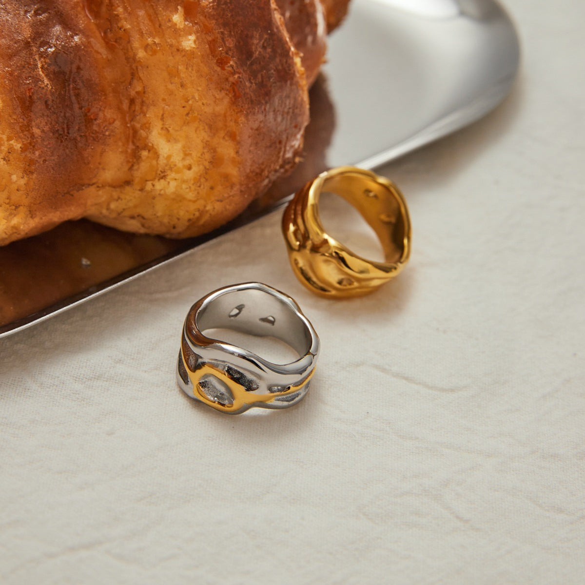 Anello geometrico in titanio e acciaio per donna con finitura placcata, anello di moda in acciaio inossidabile per l'uso quotidiano