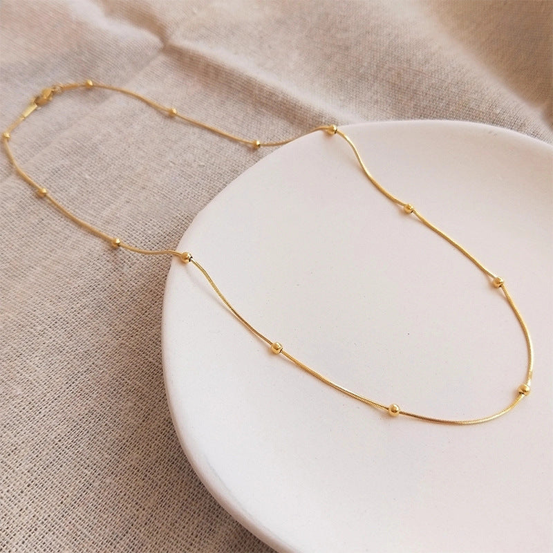Elegante collana girocollo da donna a catena serpente in acciaio al titanio placcato oro 18 carati con perline geometriche