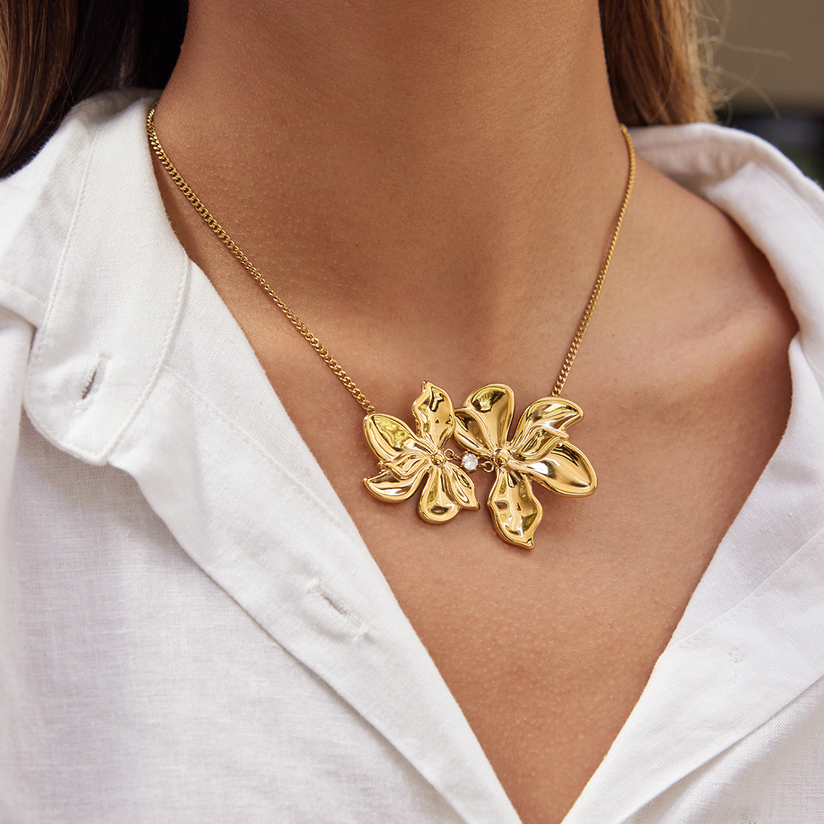 Collana con Ciondolo Geometrico in Acciaio al Titanio con Placcatura in Rodio da Donna, Accessorio di Moda Minimalista