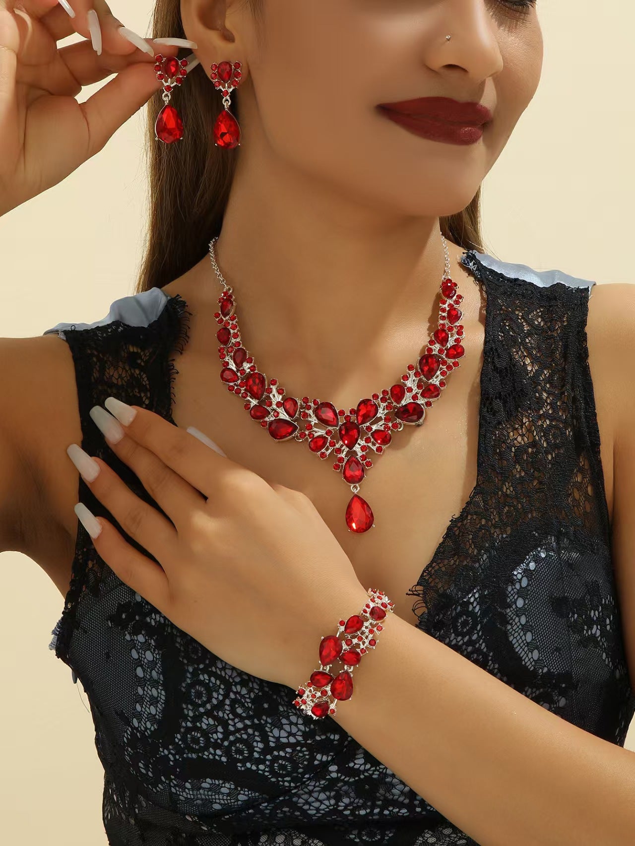 Resort Style Heart and Teardrop Shaped Alloy Necklace Bracelet Earrings Set with Rhinestone Inlay and Gold Plating on O-Chain