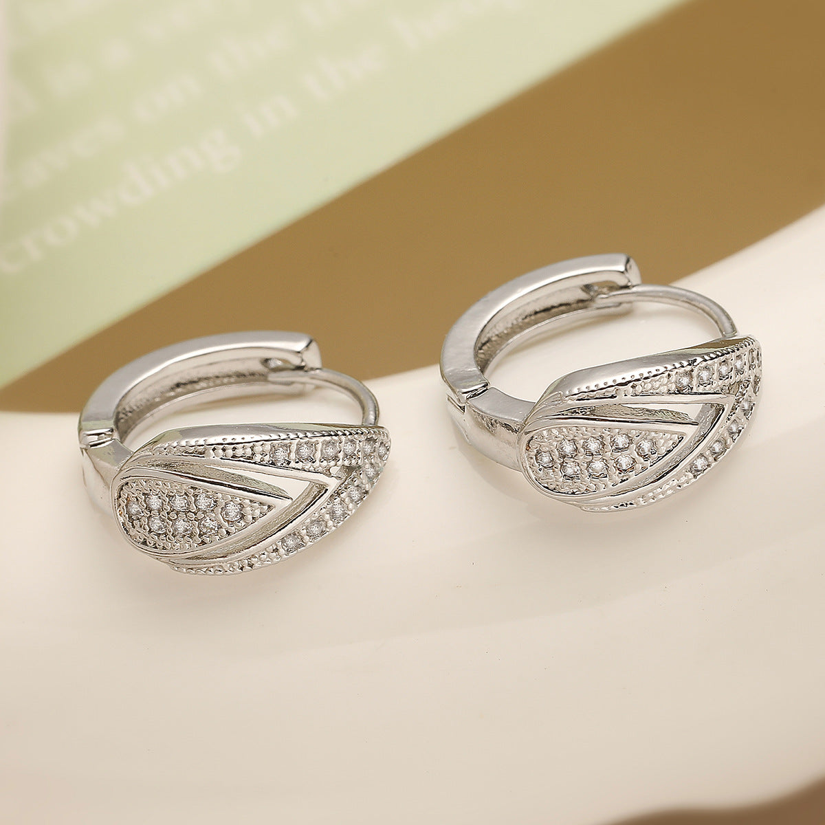 Aretes de Aro Geométricos de Cobre con Baño de Oro de 18K e Incrustaciones de Circones para Mujer, Aretes Minimalistas de Inspiración Vintage a la Moda