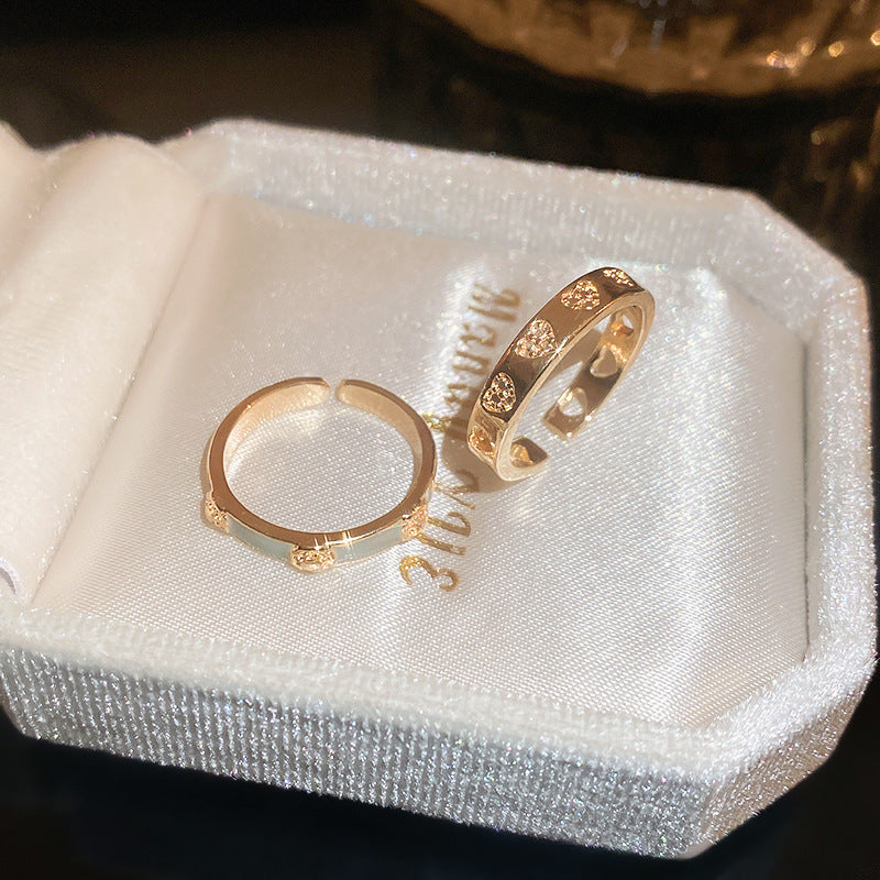 Anello da donna aperto a rombo a forma di fiore di iris in rame con intarsio di zirconi, ispirato al vintage