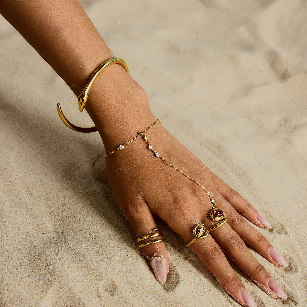 Pulsera ajustable de acero titanio con diseño de serpiente y acabado galvanizado para mujer, para un estilo de oficina a la moda.