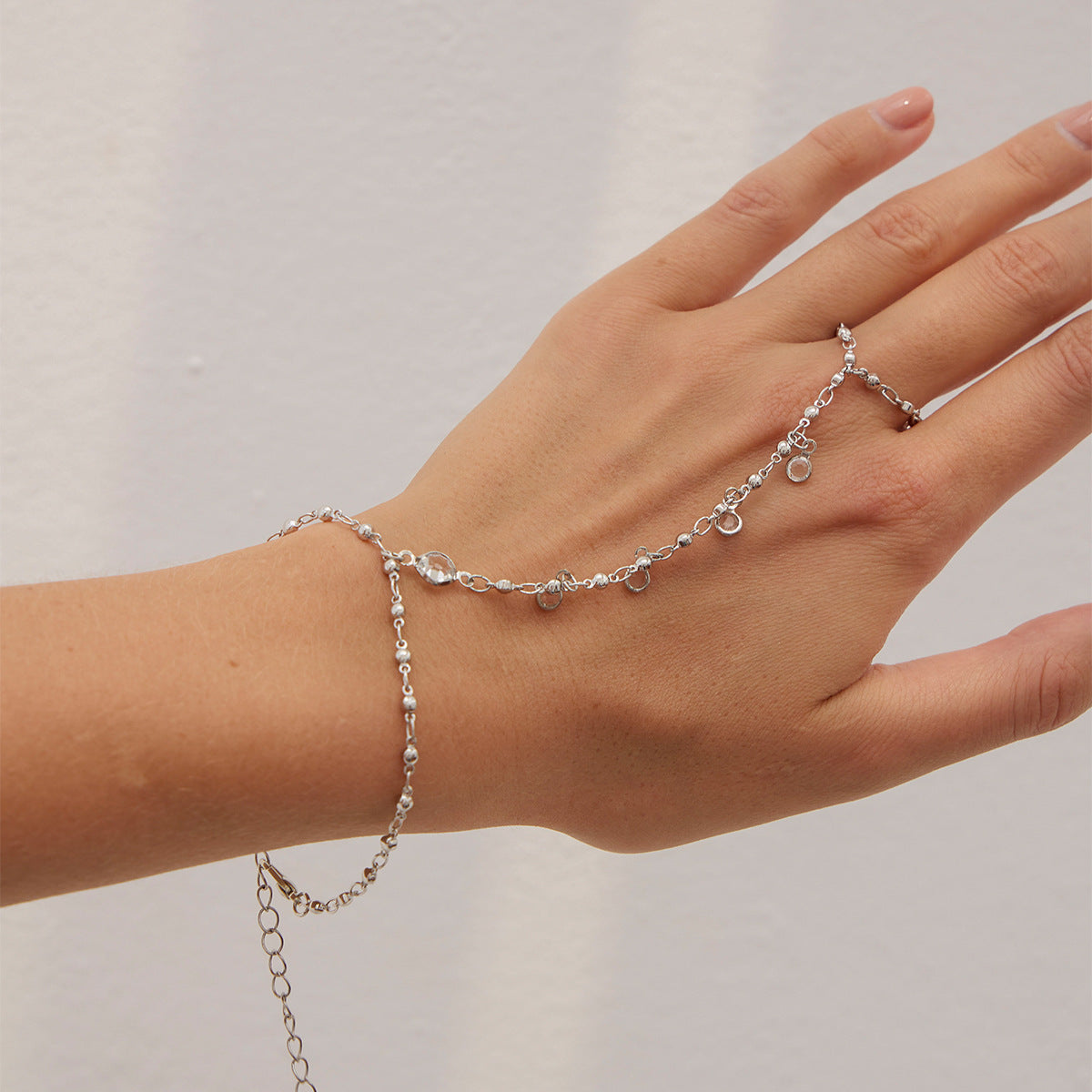 Pulsera de cadena delicada de estilo perla geométrica minimalista para mujer con acabado chapado