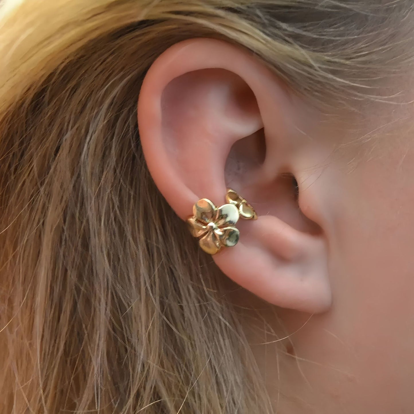 Orecchini a clip in acciaio inossidabile a forma di fiore con finitura placcata per donna – Gioielli geometrici di moda per orecchie non forate