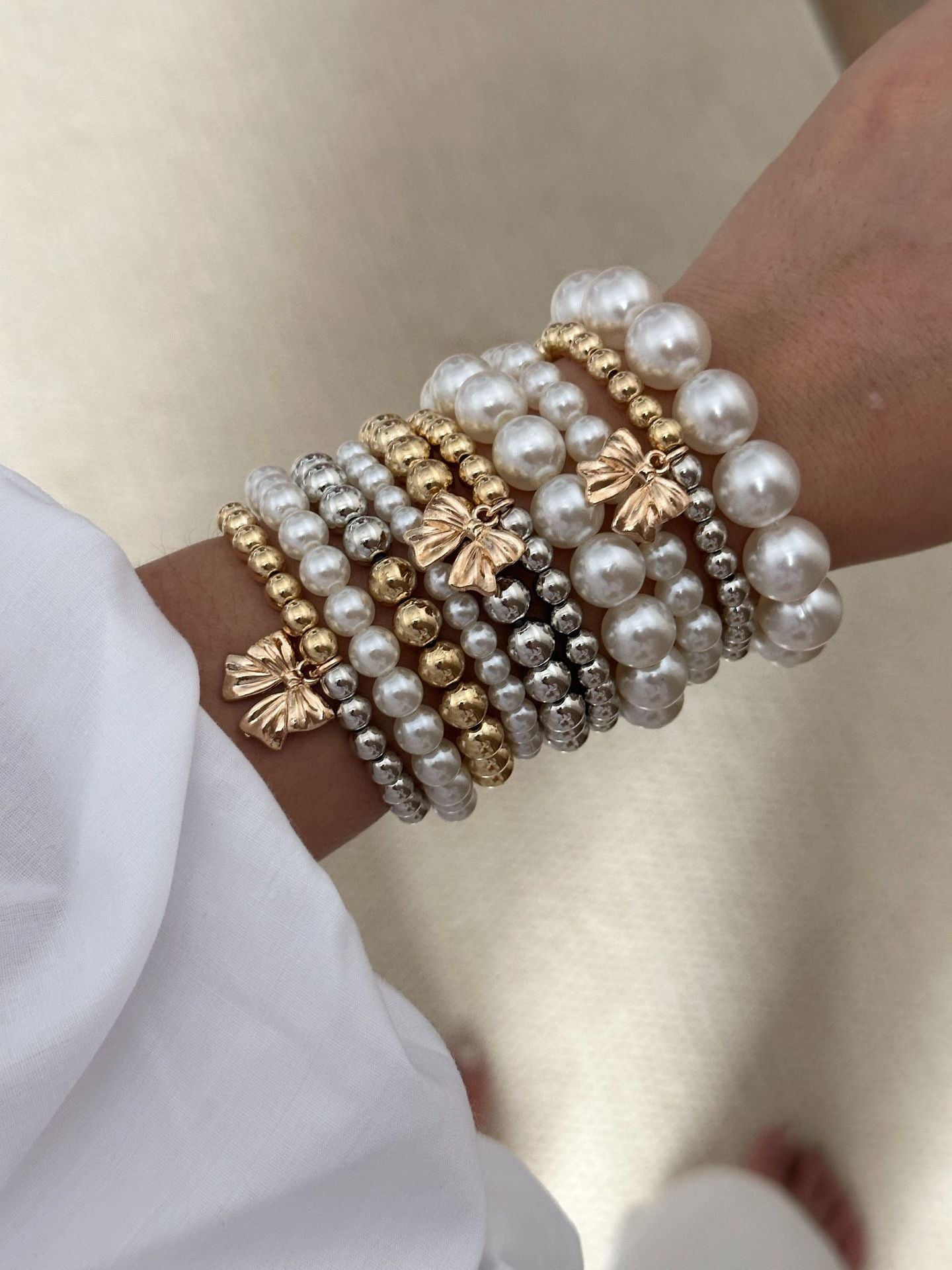 Minimalist Plated Acrylic Beaded Bracelet with Bow Pendant for Women