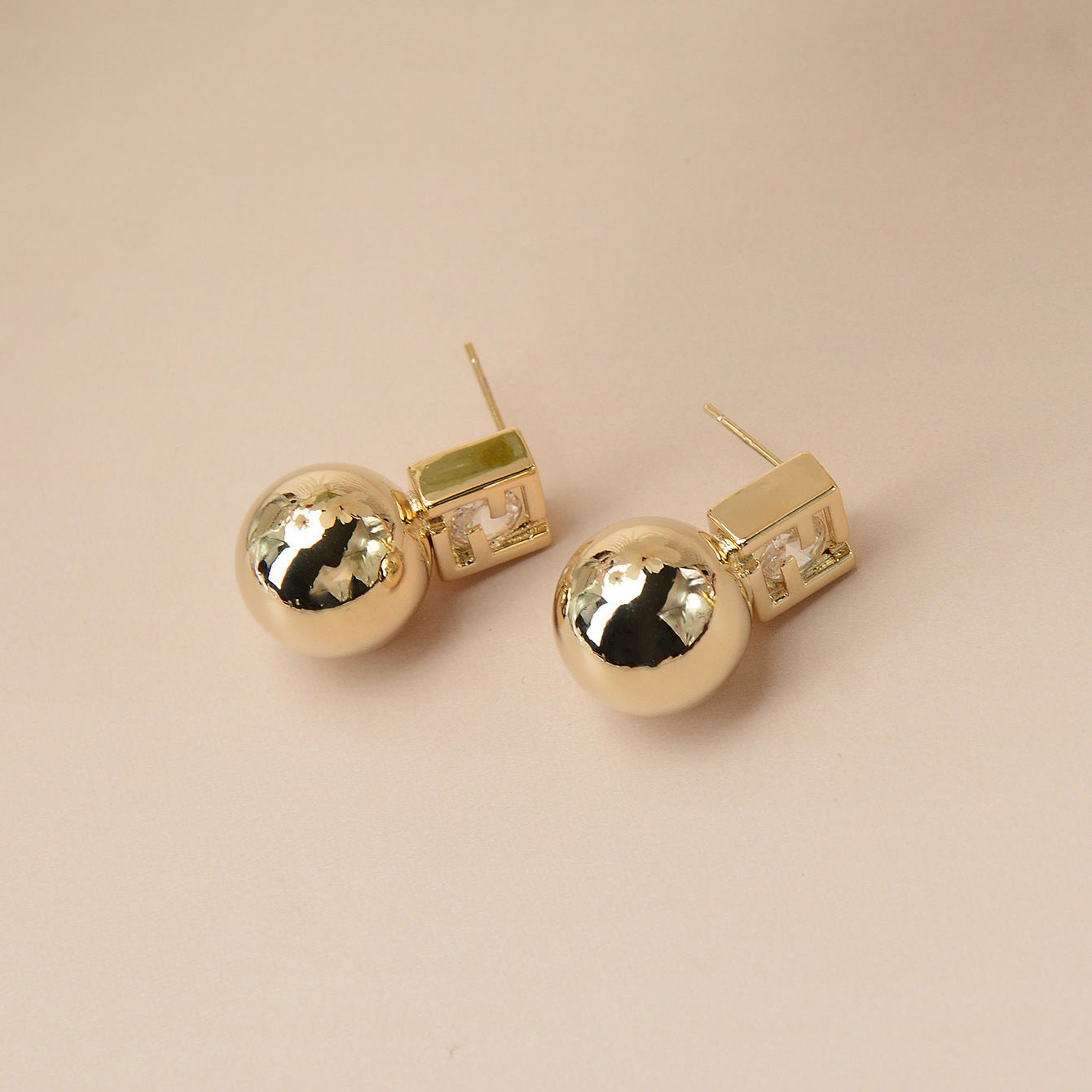 Orecchini da donna di lusso placcati in oro con zirconi cubici in ottone