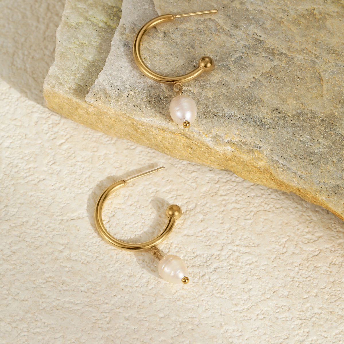 Orecchini da donna alla moda placcati in oro, in acciaio inossidabile, con perla singola e design geometrico minimalista