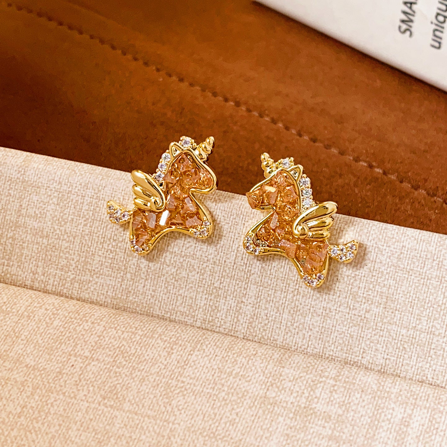 Orecchini a perno di cavallo in Argento 925 placcato Oro 18K di Lusso con Zirconia Cubica e Cristallo