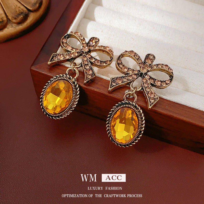 Vintage Bow-Shaped Alloy Stud Earrings with Rhinestone Inlay for Women, Geometric and Elegant Court-Inspired Design