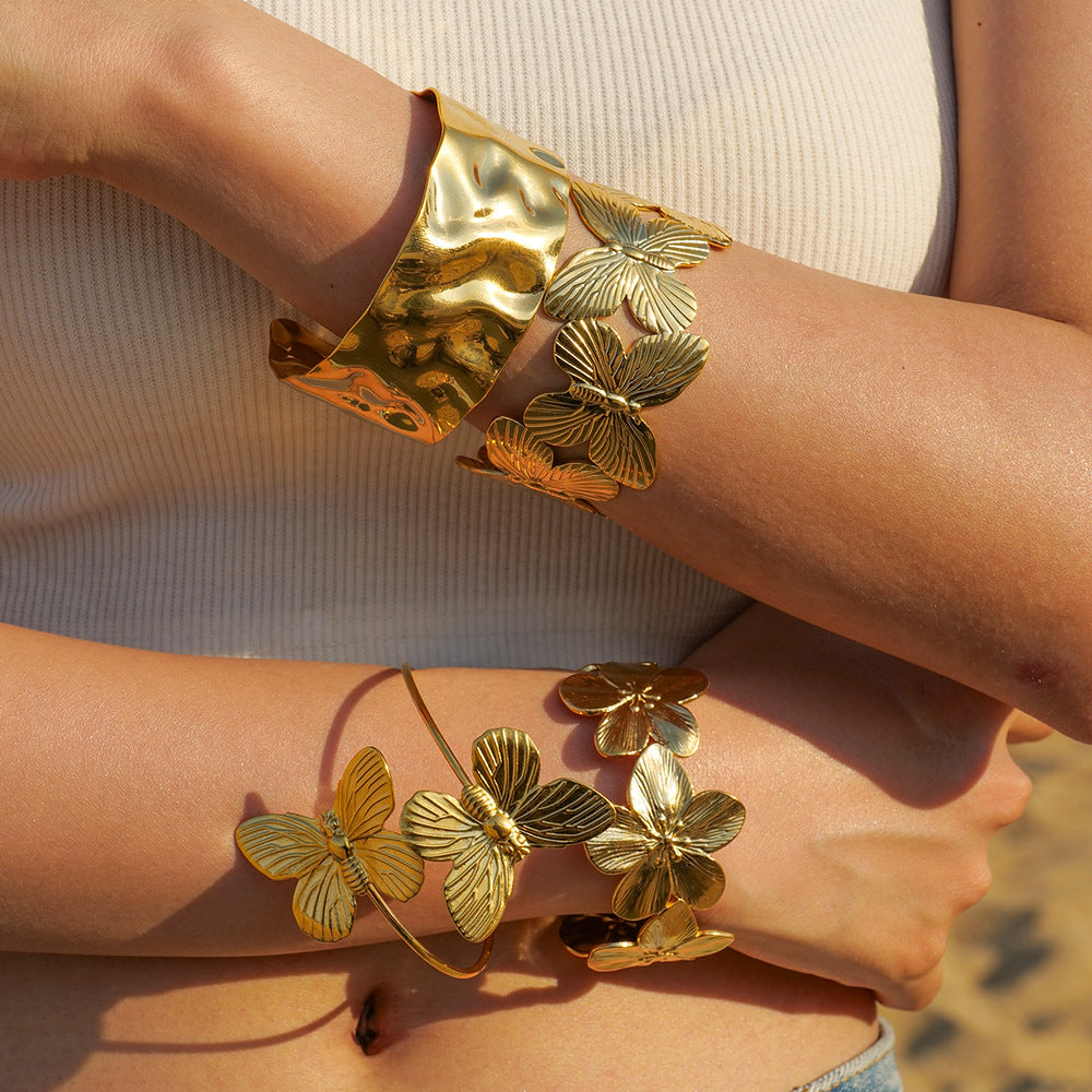 Collar floral geométrico de acero inoxidable con colgante de acero de titanio chapado para mujer