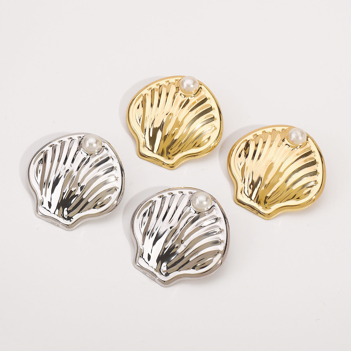 Pendientes de textura geométrica estilo vintage francés con detalles de concha y perlas en hierro galvanizado para mujer