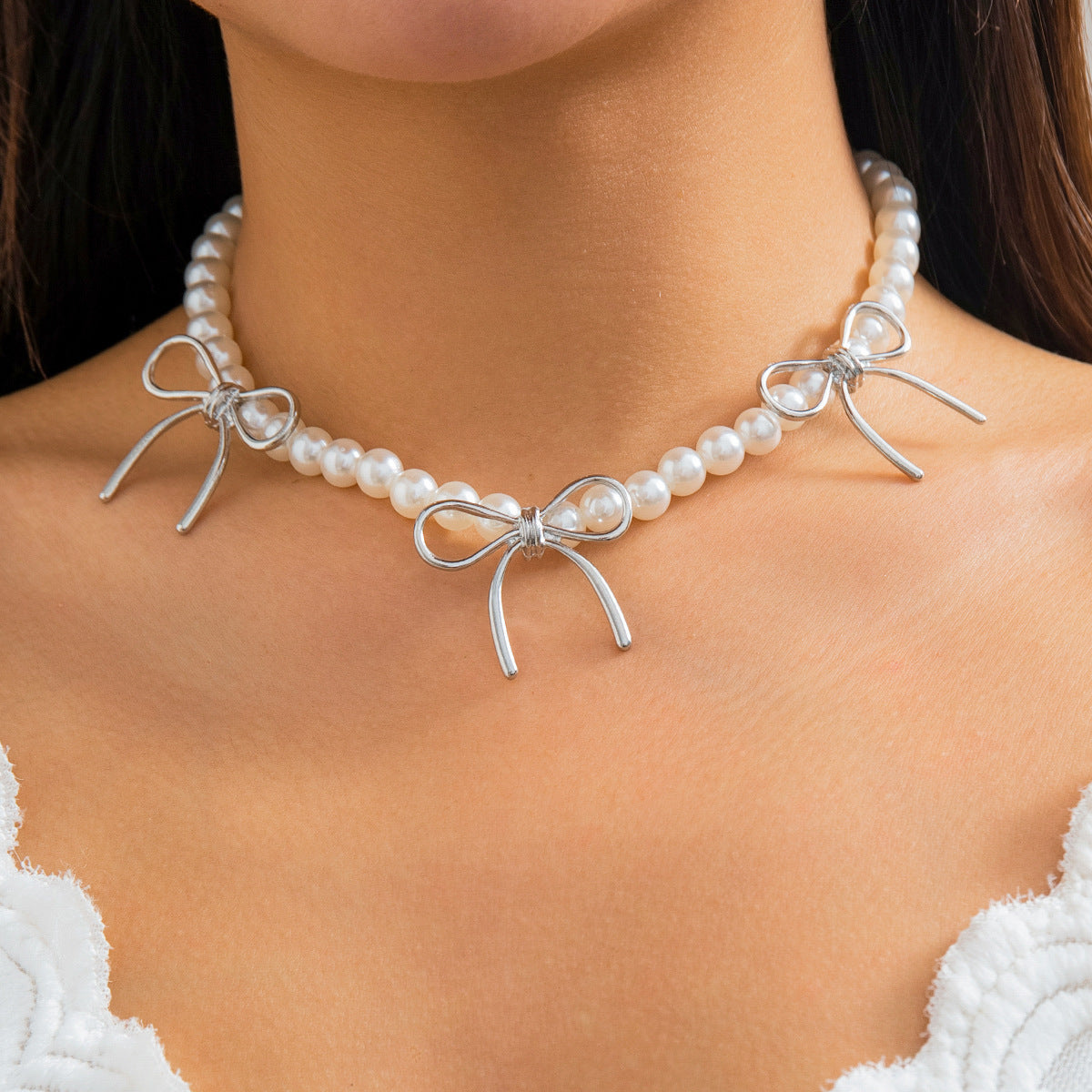 Collana girocollo minimalista da donna con fiocco e design geometrico in lega con catena di perline