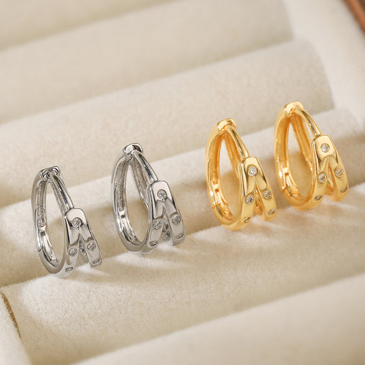 Pendientes de aro pequeños geométricos minimalistas para mujer de latón con chapado en oro de 18 quilates e incrustaciones de circonitas